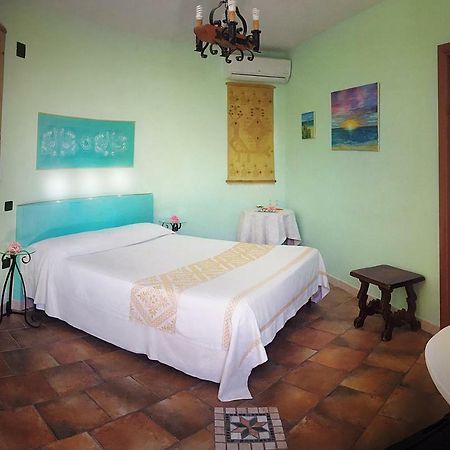 Le Quattro Mura Bed and Breakfast Pula Exterior foto