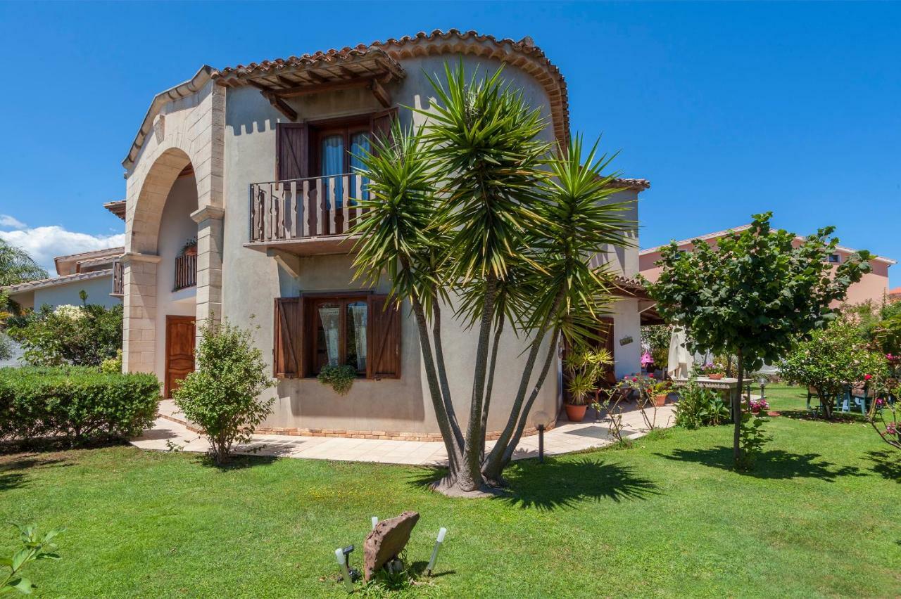 Le Quattro Mura Bed and Breakfast Pula Exterior foto