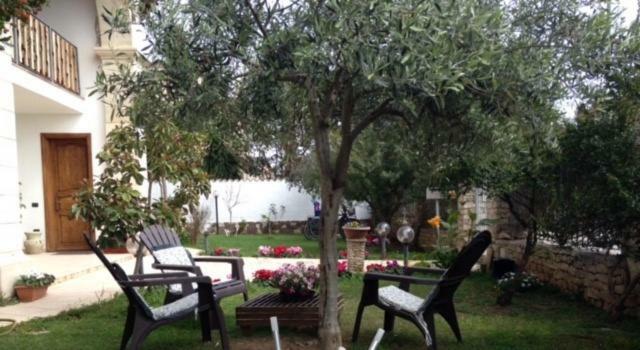 Le Quattro Mura Bed and Breakfast Pula Exterior foto